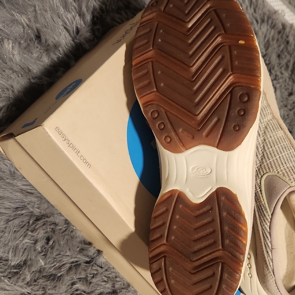Easy Spirit Slip-On Neutral Beige & Cream Comfort Sneakers - Picture 3 of 6